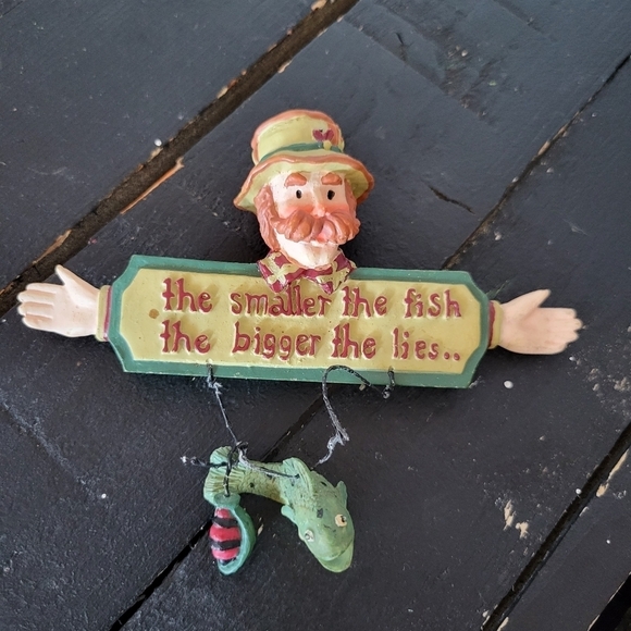 Fisherman Ornament Christmas Tree Green The Smaller the Fish, Bigger the Lies - Picture 1 of 2